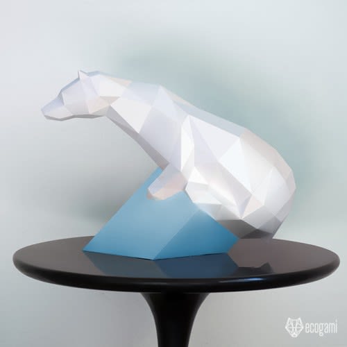 Polar bear sculpture papercraft